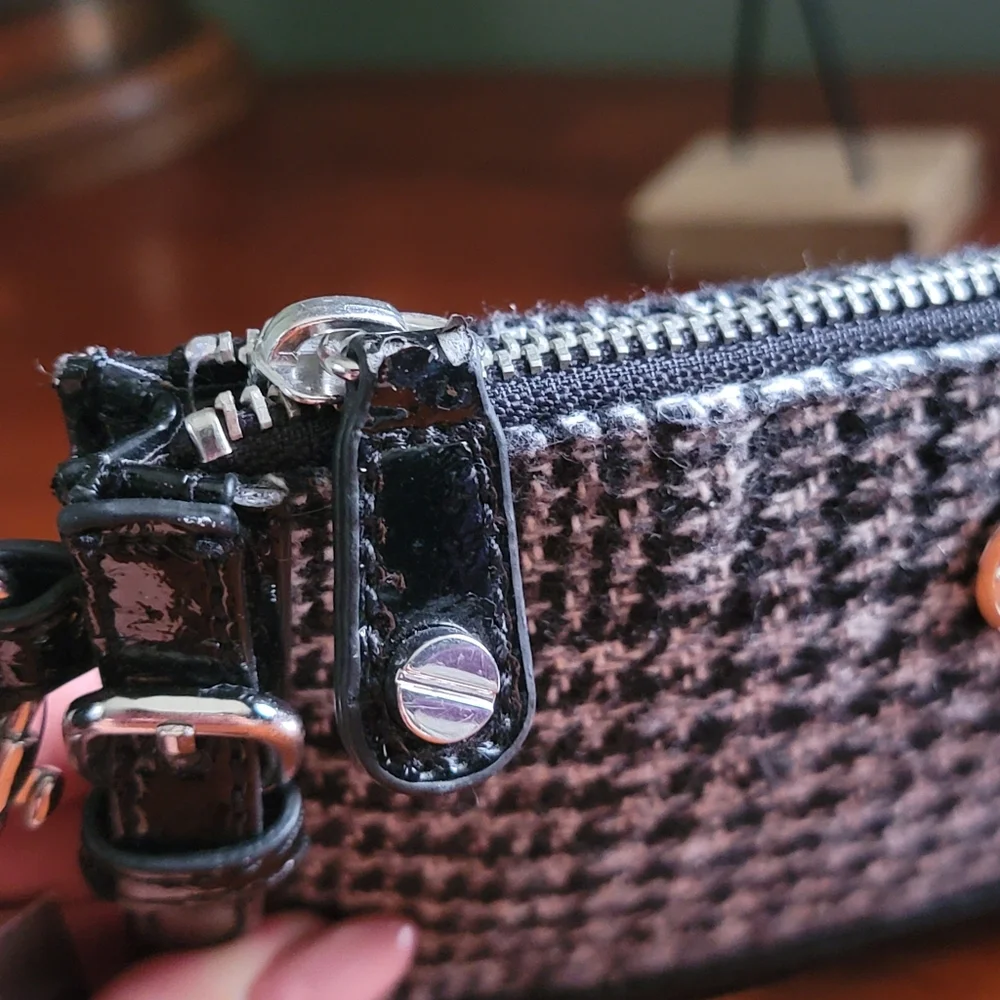 NWT Dana Buchman Houndstooth Tweed Black Gray Vegan Patent Leather Wristlet